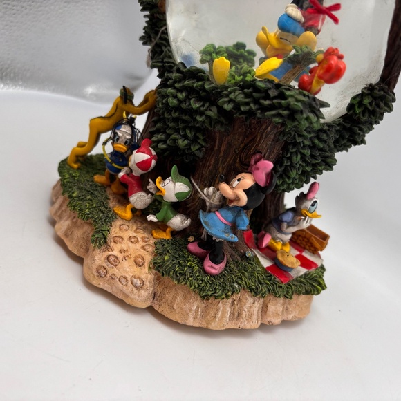 Disney Mickey Mouse and Friends Musical Water Snow Globe Let's Go Fly a Kite - Picture 2 of 16